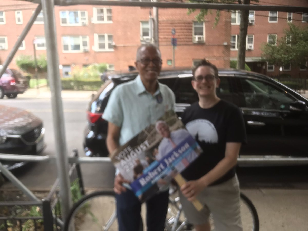 I appreciate @RJackson_NYC @SenatorRJackson coming out to meet folks in the new district 31 in my neighborhood in Kingsbridge Hts in the Bx! Proud that @TheJewishVote supports this champion for public schools and tenants #VoteNYC