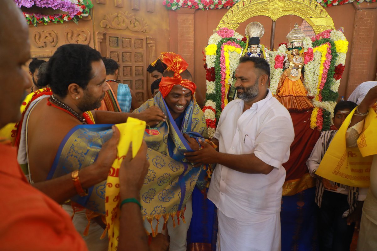 yourbackers's tweet photo. திருக்காஞ்சி,ஸ்ரீகங்கைவராக நதீஸ்வரர் ஆலயத்தில் நடைபெற்ற 'மணி விழா மகா சங்கமம்' நிகழ்ச்சியில் 60 தம்பதிகளுக்கு நடைபெற்ற சஷ்டியப்த பூர்த்தி @KrishYourbacker  
@PMOIndia @HMOIndia @MinOfCultureGoI #krishnaraju @LGov_Puducherry https://t.co/1w108SNZIq