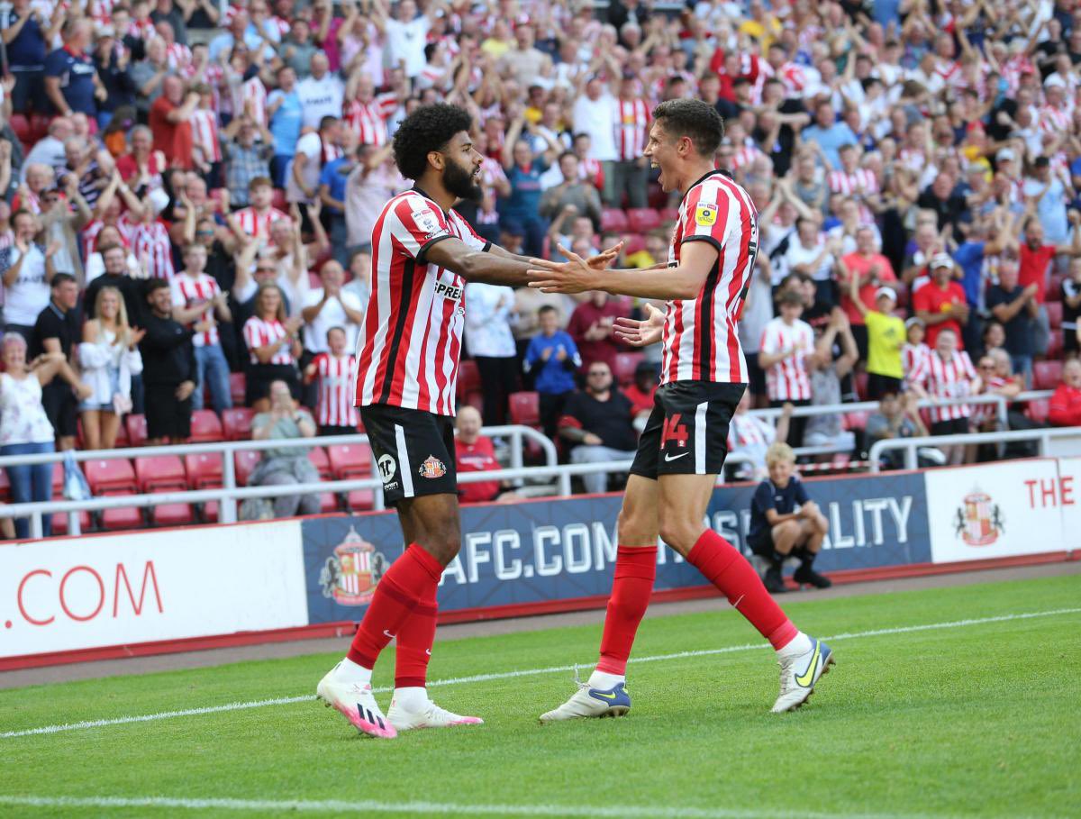 The72stats's tweet photo. 🥇The EFL championship top scorers:

Oscar Estupinan (Hull City) - 4
Andreas Weimann (Bristol City) - 3
Ross Stewart (Sunderland AFC) - 3
Ellis Simms (Sunderland AFC) - 3
Chiedozie Ogbene (Rotherham) - 3
Iliman Ndiaye (Sheffield United) - 3

#SAFC #HCAFC #SUFC #RUFC https://t.co/TI2n35cj9Z