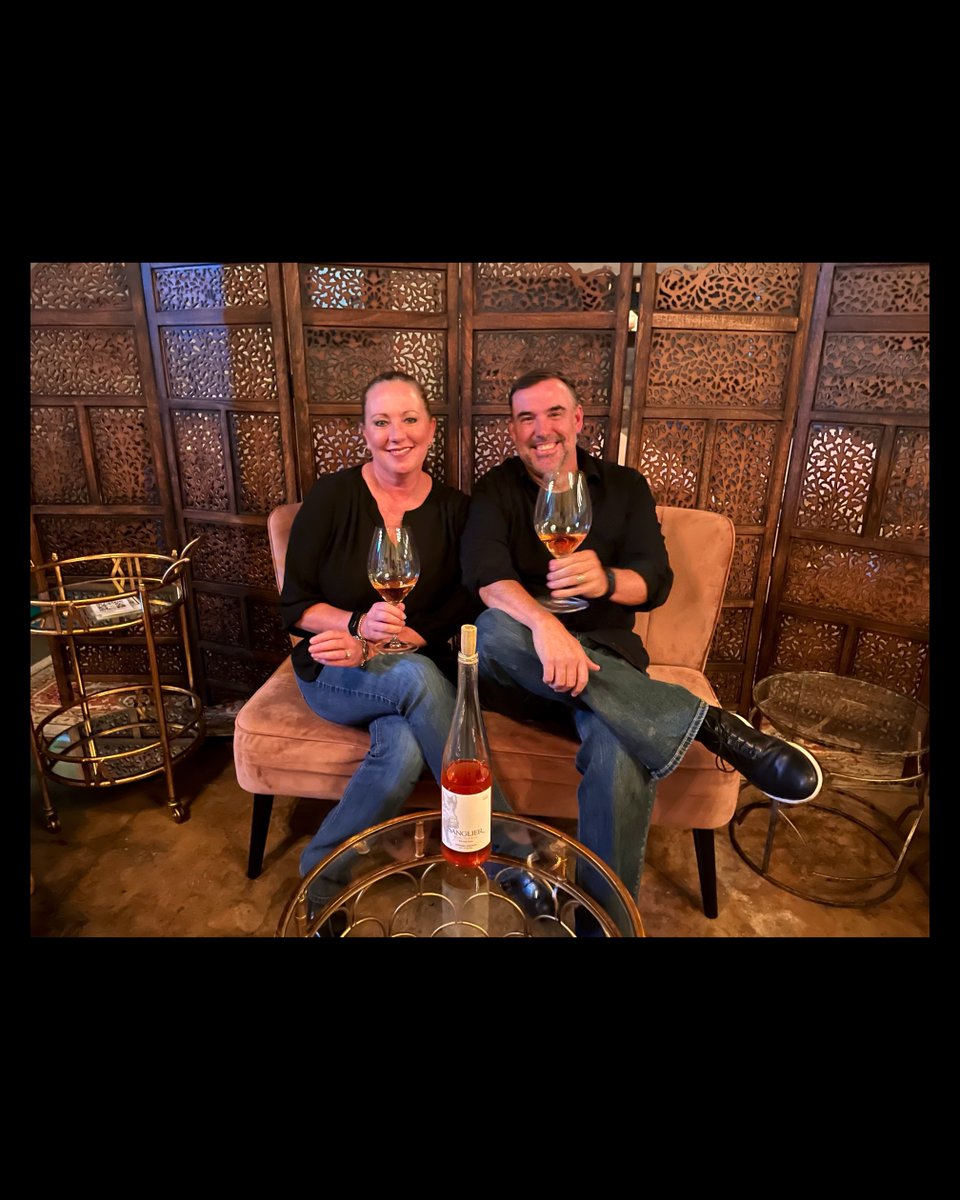 SanglierCellars's tweet photo. #showusyoursanglier Sanglier’s Zachary Campbell and Jana Harris  Campbell enjoying our Sun Tusque Rosé at Wishbone and Flynt in Fort Worth.
#californiawines #roseallday #welovewine #familybusiness https://t.co/GISRskrCoX