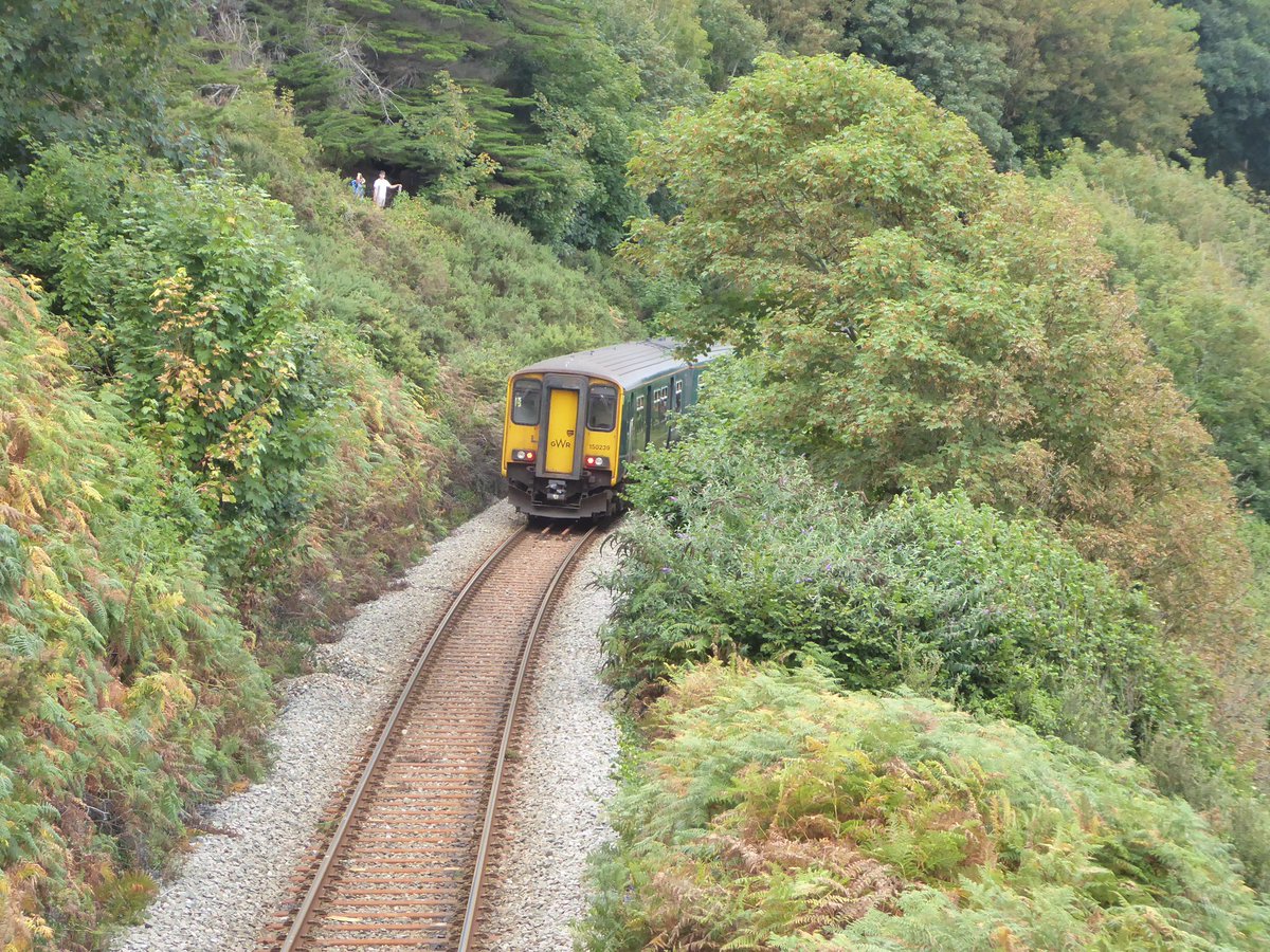 rlonguk's tweet photo. 150246+150239 departing Carbis Bay for St Ives today.
#StIvesBranchLine #StIvesBayLine https://t.co/BPJ3pji5rR