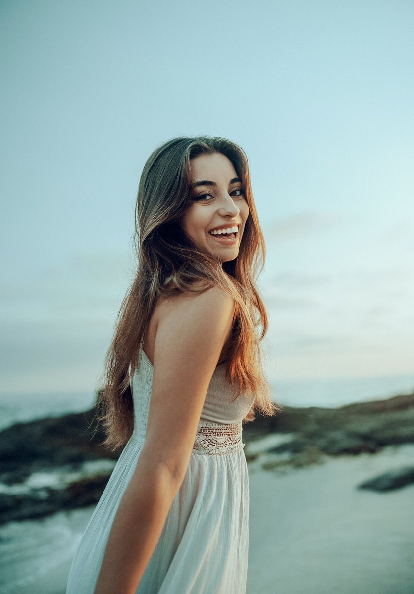 officialslayeas's tweet photo. happy girl :,) 

📸: @BenjaminFarren https://t.co/jNMOi5ZcKU
