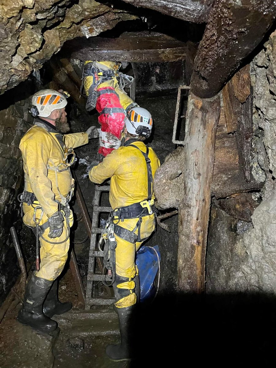 metanutter's tweet photo. Exercise triple hammer #minerescue #caverescue #mountainrescue #interagency #teamworksaveslives #missioncontrol #taskorientated #leadership https://t.co/jcxq2KSCMC