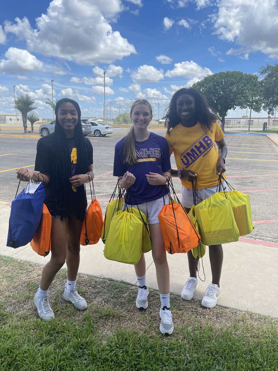 KendraCoach's tweet photo. Yesterday the team and I traveled to Ulvade to pass out school supplies donated from all over UMHB and central TX. It was such a great experience to help out this community and spread some goodness around. 
Keep Ulvade in your prayers as they are trying to continue to heal. 🤍 https://t.co/wDhcQ05Cwx