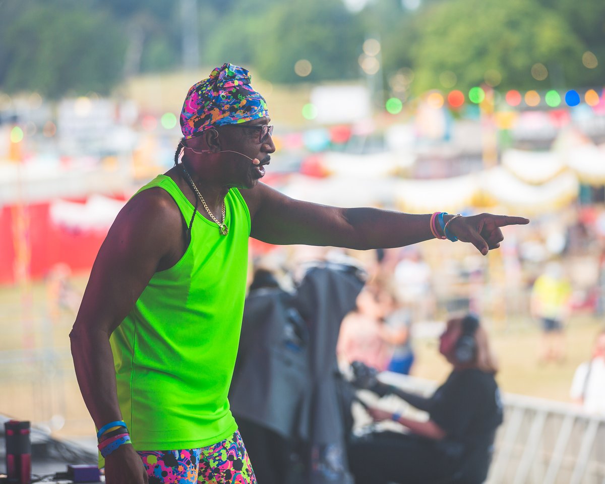 Solent_Prods's tweet image. Some nice shots of our crew at work during the mid -afternoon performances at #CampBestivalShropshire 🎥