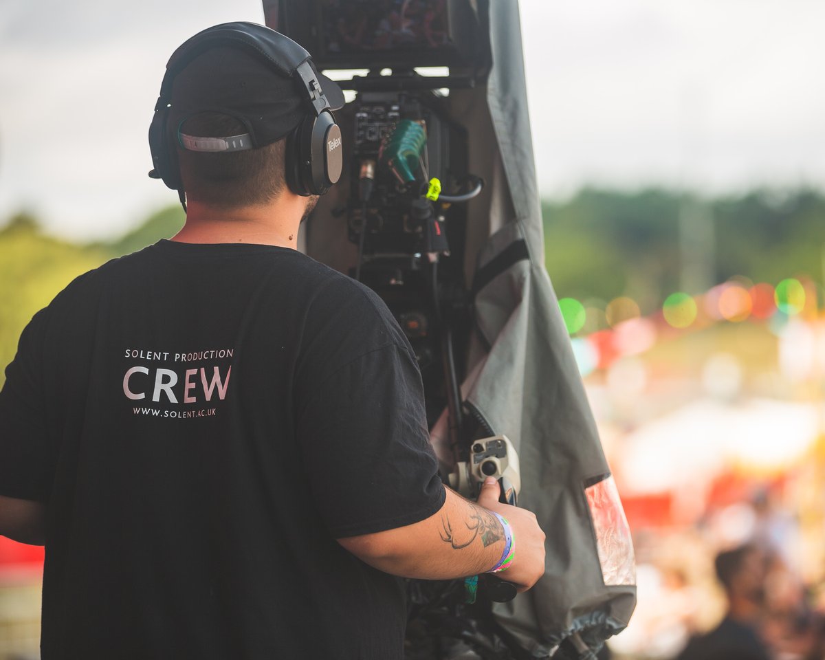 Solent_Prods's tweet image. Some nice shots of our crew at work during the mid -afternoon performances at #CampBestivalShropshire 🎥