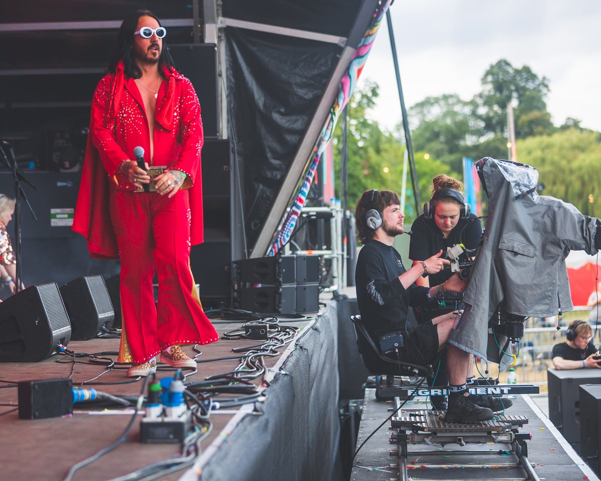 Solent_Prods's tweet image. Some nice shots of our crew at work during the mid -afternoon performances at #CampBestivalShropshire 🎥