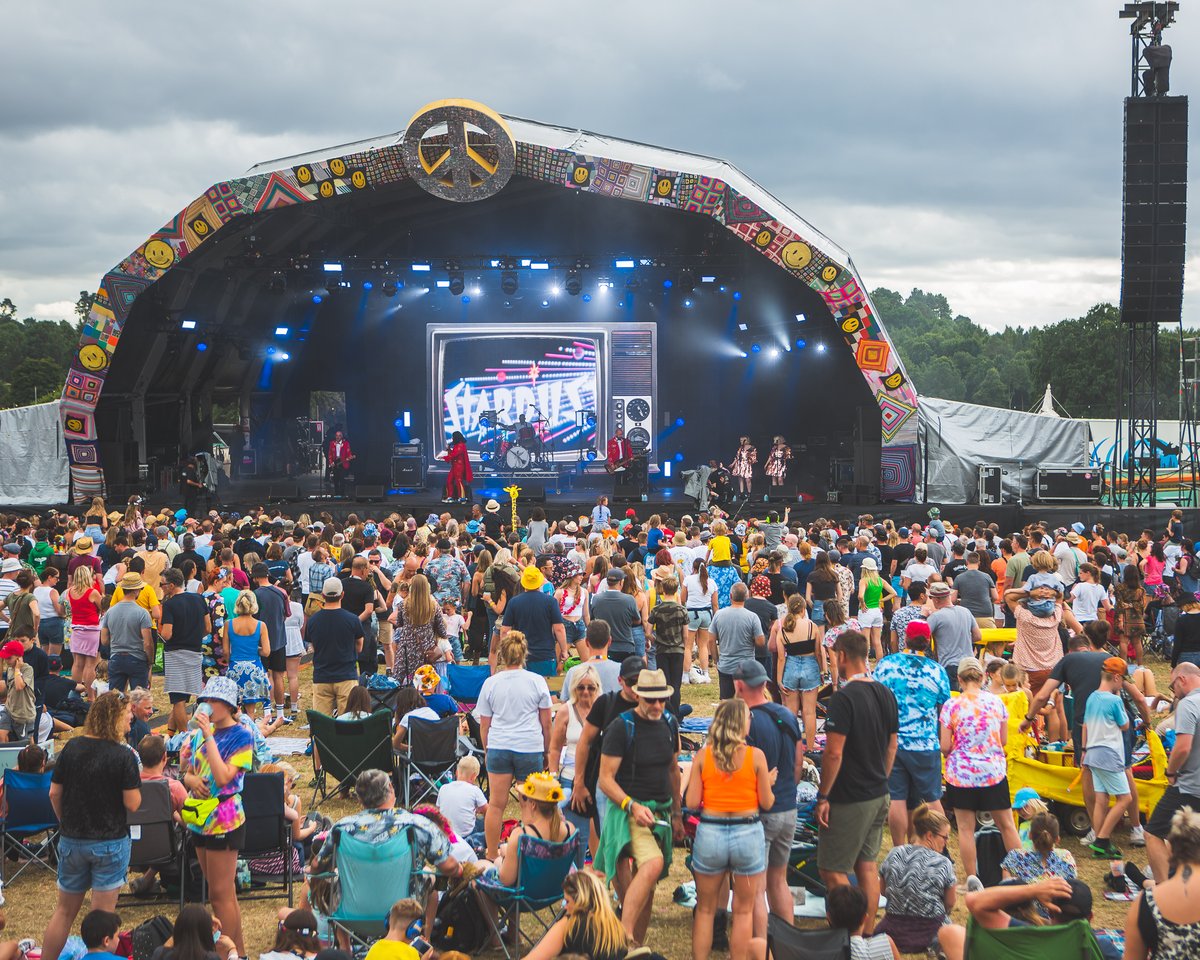 Solent_Prods's tweet image. Some nice shots of our crew at work during the mid -afternoon performances at #CampBestivalShropshire 🎥