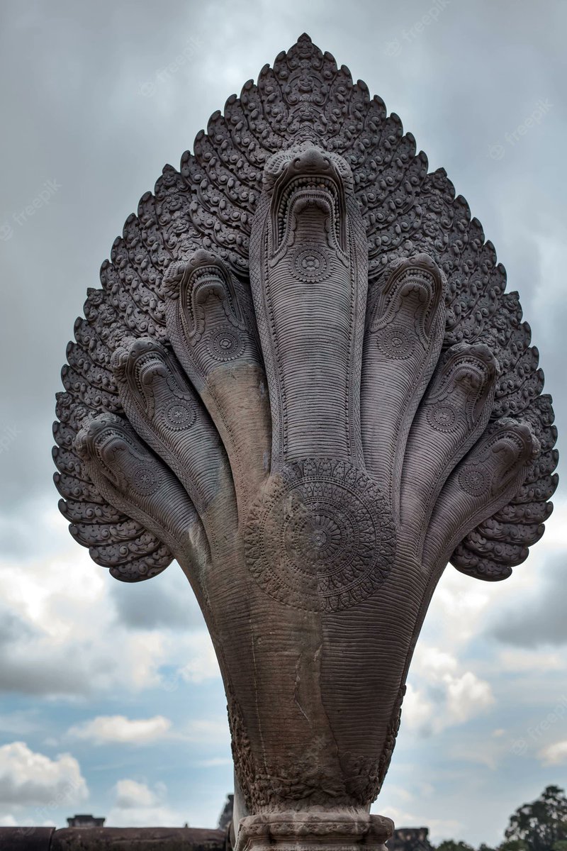 9shunna_'s tweet photo. 𝐒𝐞𝐥𝐨𝐧 𝐥𝐚 𝐥𝐞𝐠𝐞𝐧𝐝𝐞

Certains souverains khmers descendraient de l'union entre un brahmine indien et une nāgini (nāga femelle) qui a pris forme humaine. 

(Nāga / Nāgini) https://t.co/R8qk9PaJ2Z