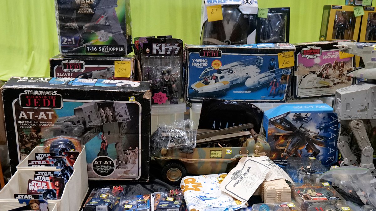 VRspacecat's tweet photo. Comic-Con madness. 👽🎬 https://t.co/KfisoBTupJ
