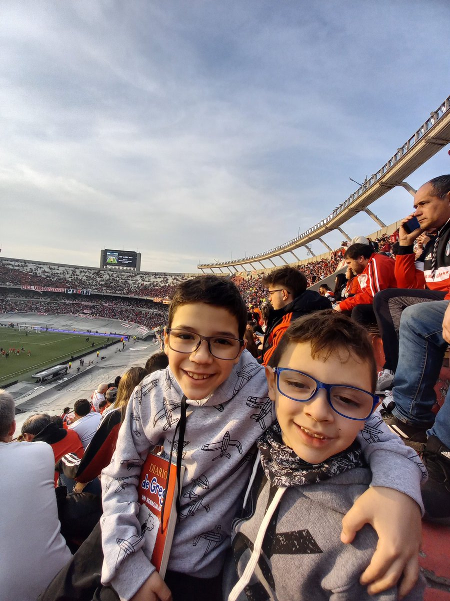 Feliz día!!! #fotomasmonumental 
#RiverPlate <a href="/RiverPlate/">River Plate</a>