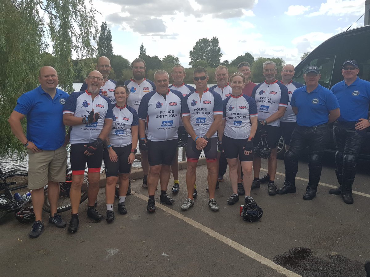 D a i s y 💙 tweet media