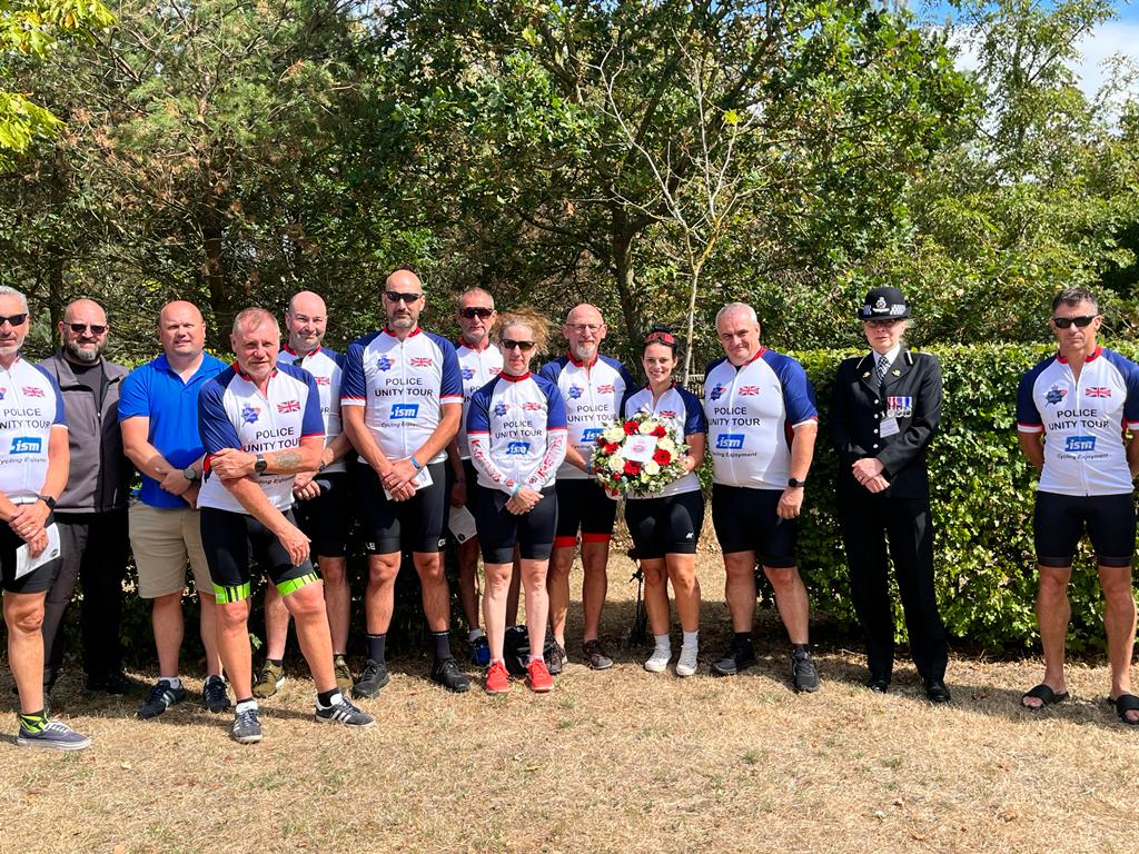 D a i s y 💙 tweet media