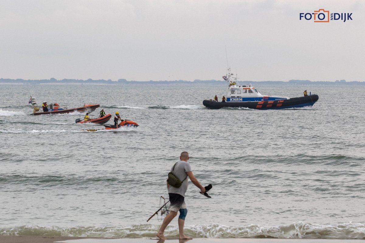 Fotovandijk's tweet image. Zoekoefening @strandredding i.s.m. @KNRMNeeltjeJans 

#KNRM #reddingmaatschappij #Reddingsbrigade #SAR #Kustwacht #Reddingboot #waterscooter @lifeboatphotos #lifeboats #neeltjejans #westerschouwen #renesse #oefening #vrijwilligers