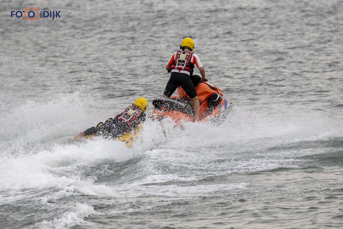 Fotovandijk's tweet image. Zoekoefening @strandredding i.s.m. @KNRMNeeltjeJans 

#KNRM #reddingmaatschappij #Reddingsbrigade #SAR #Kustwacht #Reddingboot #waterscooter @lifeboatphotos #lifeboats #neeltjejans #westerschouwen #renesse #oefening #vrijwilligers
