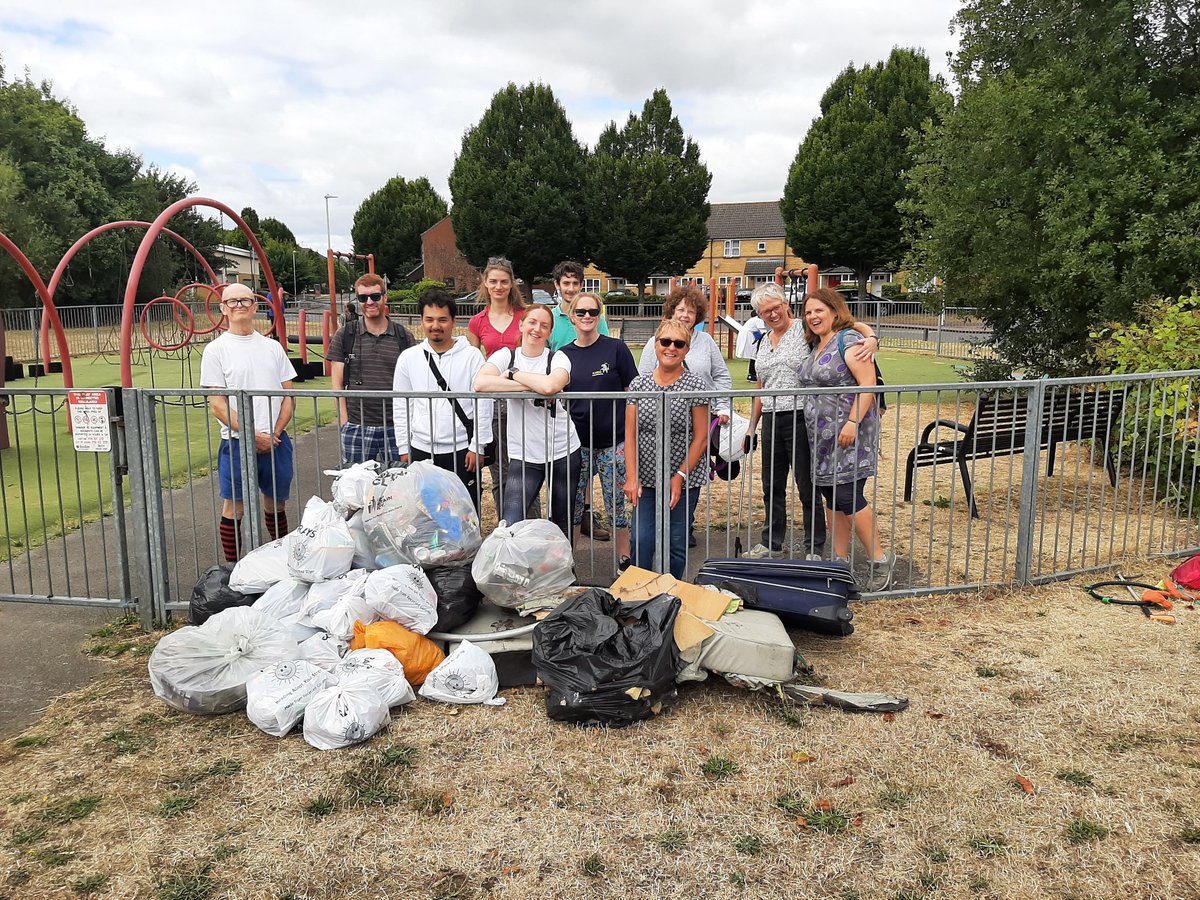 CavershamTidy's tweet image. It&apos;s the end of the weekend and another litter pick has been done along Nire Road, Rhine Close, Honey Meadow Close plus a pick round the park to keep it looking good.
#trashtag #keepcavershamtidy