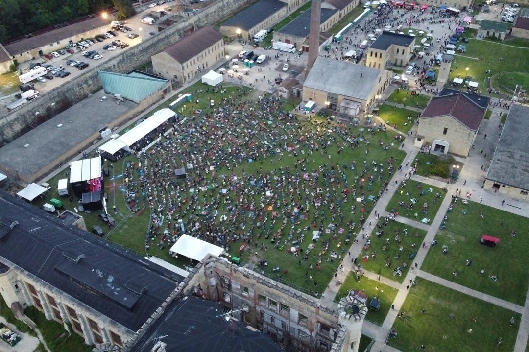 JolietPolice's tweet photo. The Inaugural ‘Blues Brothers Convention’ was 8/19-20 at the @OldJolietPrison. The Blues Brothers also made appearance &amp; performed! @JolietPolice were on site for security &amp; traffic control. We had a great time seeing everyone who came out! @Joliet_Museum #JolietPolice  #BBCon22 https://t.co/4wwZfbd2UF