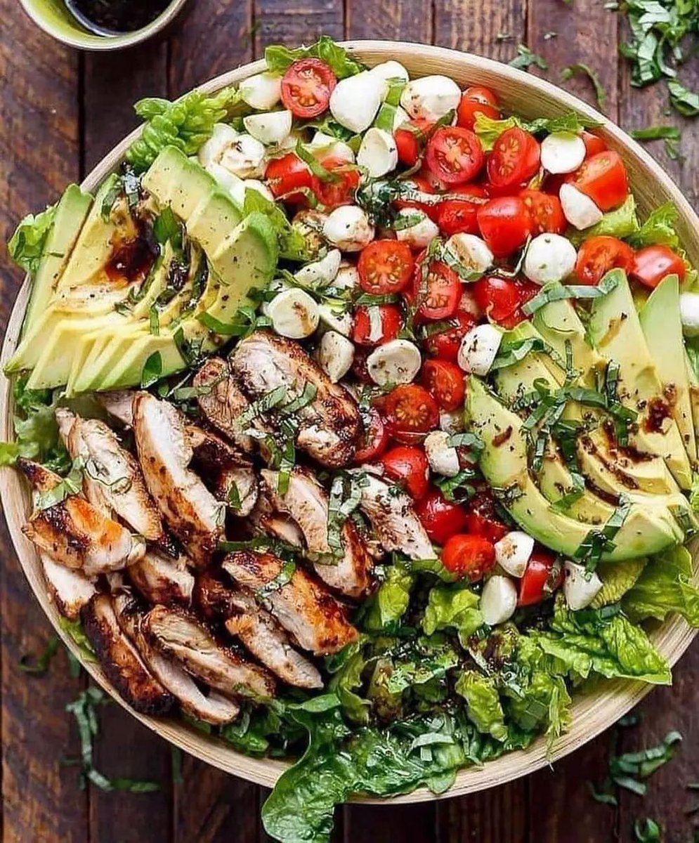 Say 'yes' if you Love to eat Balsamic Chicken Avocado Caprese Salad

🙋Don’t forget to Get FREE eBook 🎁📩 '365 Days of keto recipes' are available in the link in my bio 👆👆 !! 
📸 Credit - DM( thanks)

#ketolove #ketolunch #ketomeal #ketomealprep #ketorecipe #ketofamily