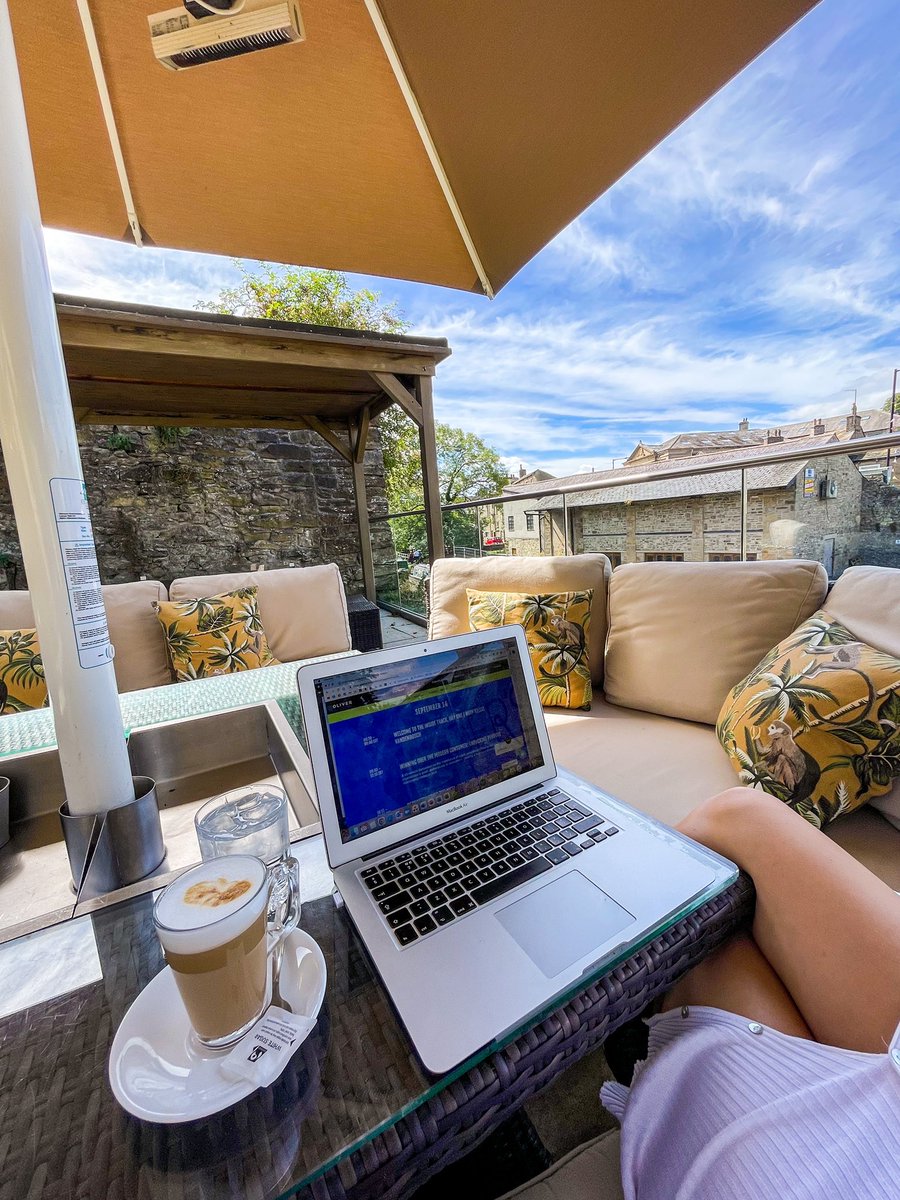 NataliaJBate's tweet photo. Such a peaceful Sunday afternoon spent working in a beautiful location, getting things done before the week ahead 😌💭

“the secret to productivity is simplicity” 💫✨ https://t.co/aGKK2E0sZk