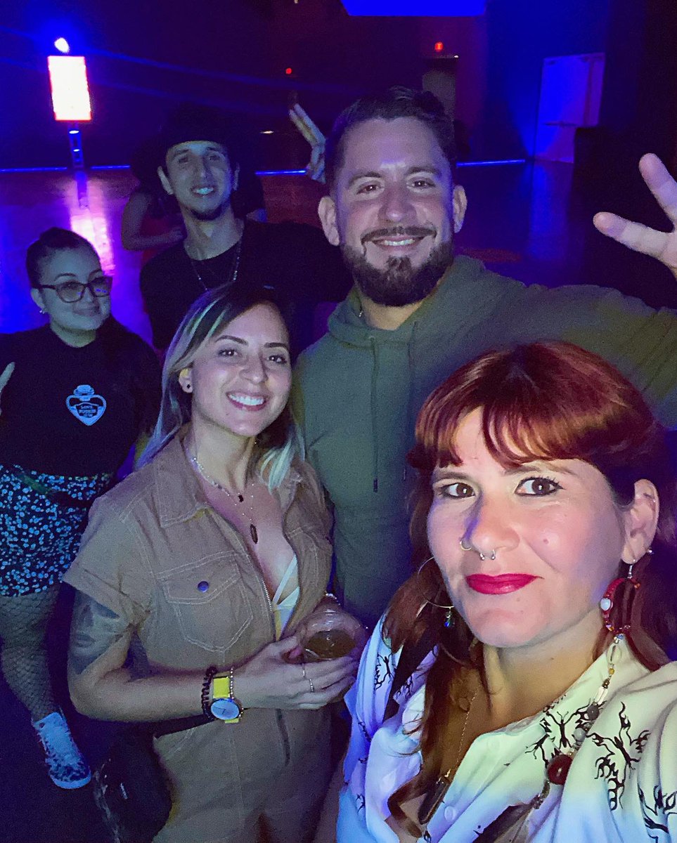BeartePR's tweet photo. Tuve la oportunidad de exponer mis NFTS en el evento @oasisshowcase 
¡Muchas gracias! Fue una noche mega excelente llena de buena música. Muy feliz de poder compartir con la comunidad de Nfeteros y artistas. 

Artistas: (NFT’s)
@zabdielysart 
@juan_salgado 
@josegalindezpr https://t.co/0RZ0hvG9Lx