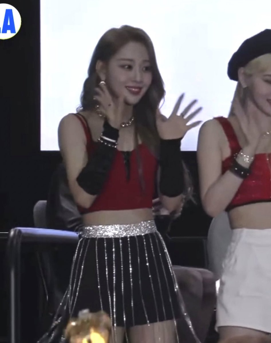 yveryhour's tweet photo. yves on kcon’s live pop up talk :) https://t.co/VIWdZsXZn7