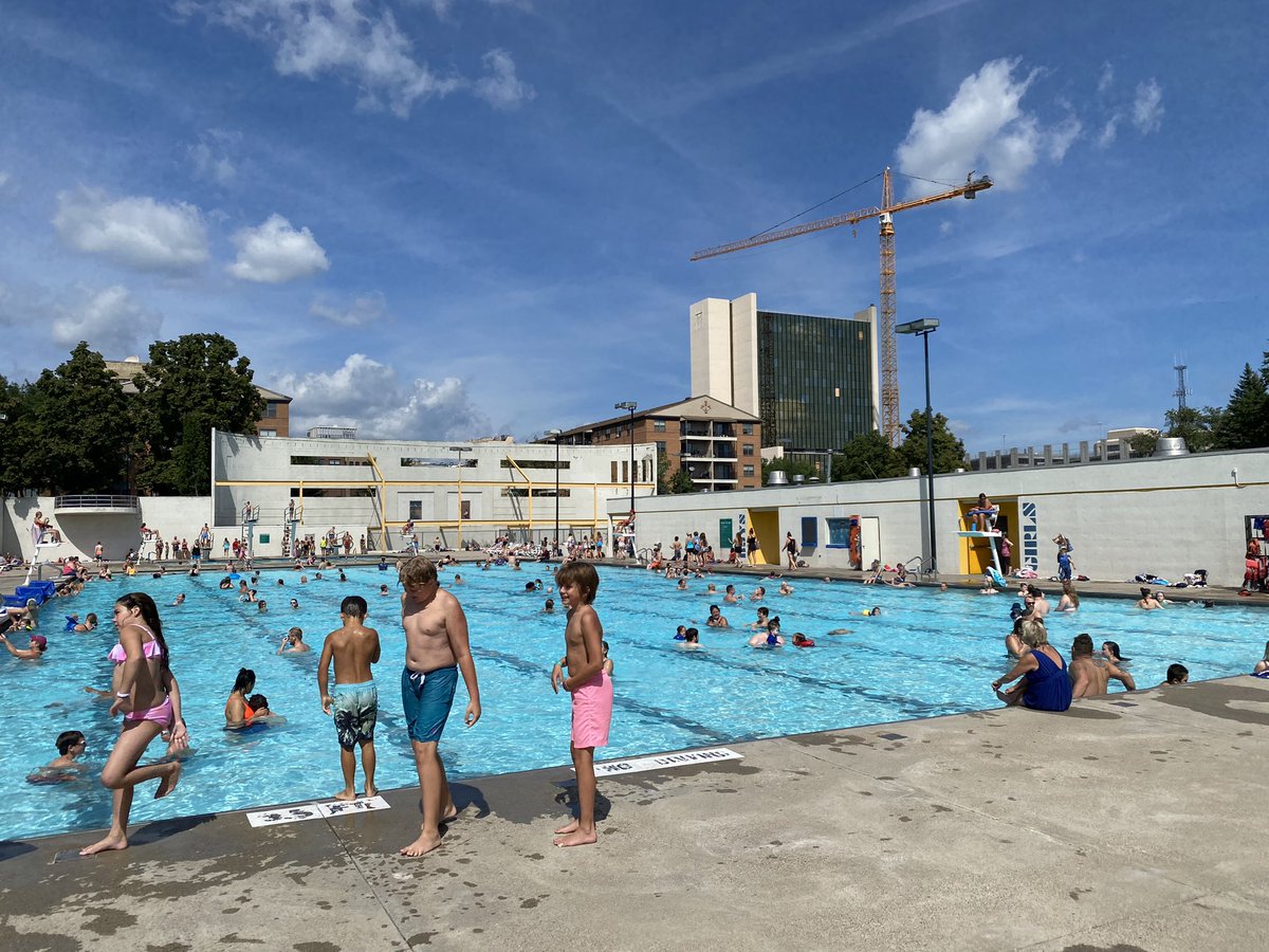 Great turnout for the official last day of the Island Park Pool! 🏊‍♀️ Next summer the pool will be closed for construction on a new pool to open in 2024!

#FargoParks #ILoveFargo