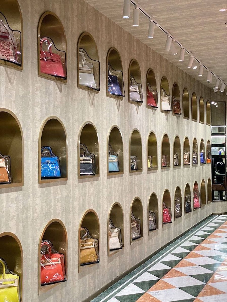 anna37849261's tweet image. Buy what you like. Everyone's style is different.