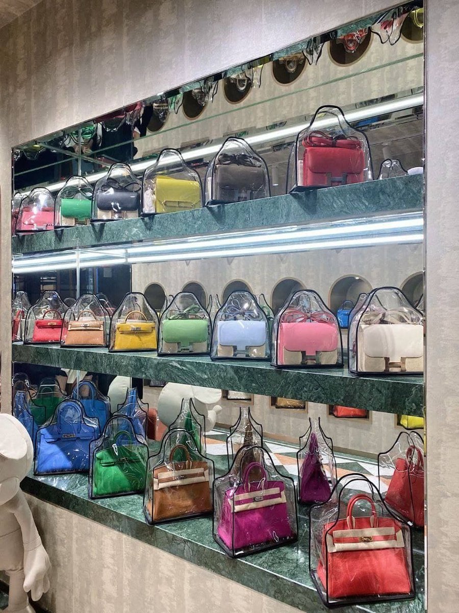 anna37849261's tweet image. Buy what you like. Everyone's style is different.