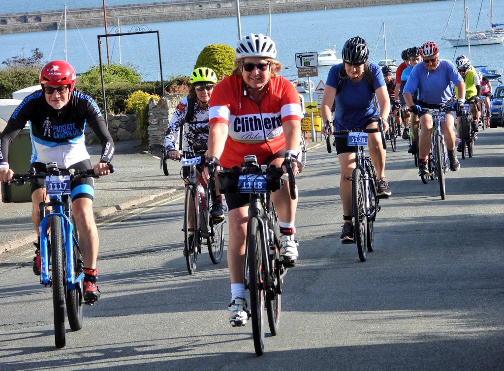 Lorri_J's tweet photo. Holyhead looking amazing this morning for the #TOURDEMON22 
#Holyhead #Anglesey #Alwaysaimhigh #cycling https://t.co/gGmWYgqU2z