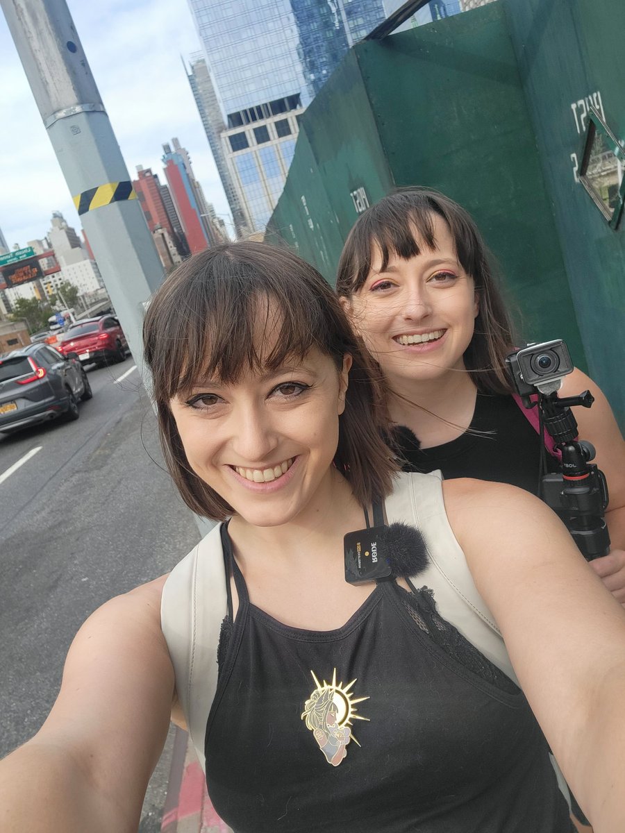 DinomiteTwins's tweet photo. Heyyyyyy we're live! Come say hi! We're exploring and finding Sundaes for Sunday!

#sundae #twins #exploringnyc #TwitchPartner https://t.co/7qXG5YSlcp