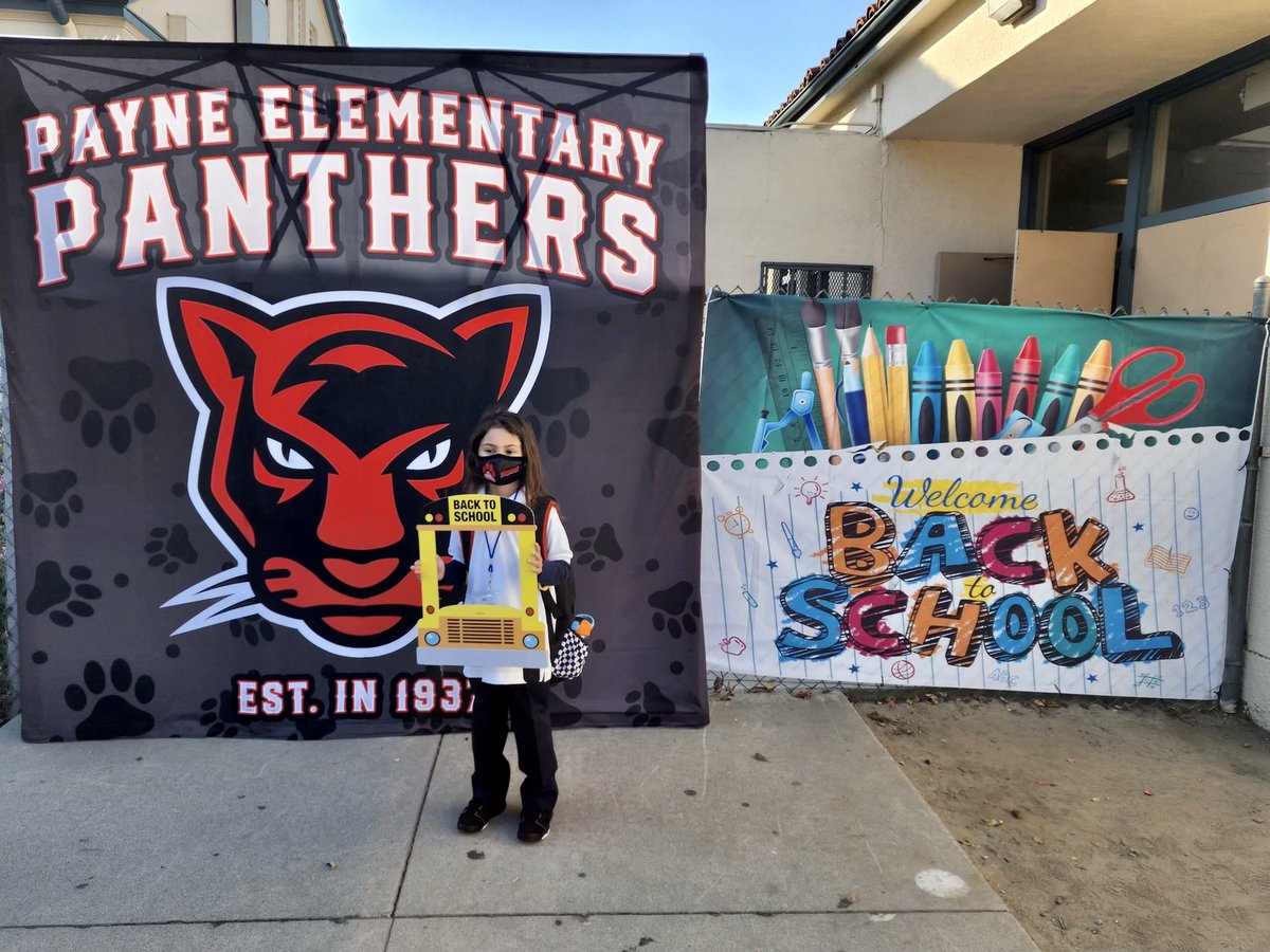 mtviewschools's tweet photo. Thanks to our students &amp; staff for making it a great first day &amp; start to the 22-23 school year! We are grateful to El Monte PD officers who greeted students &amp; wished them an awesome first day. We know great things are in store for all of our students this year! #mvsdrocks https://t.co/ryQgPg9jVY
