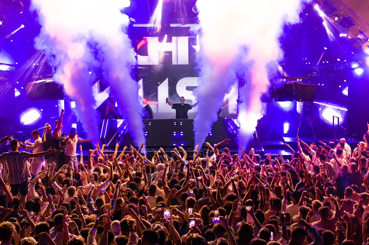 Summer madness 🤯⚡️
📸 ©Willy Rollins #ontour #summer #tour #festival #season #europe #music #dj #djlife #show #summertour #tourlife #chriswillsman #djmag #travellife #live #music #backstage #onstage #lifestyle #nightlife #party #vibes #lifeisgood #goodvibes #zrce #noabeachclub