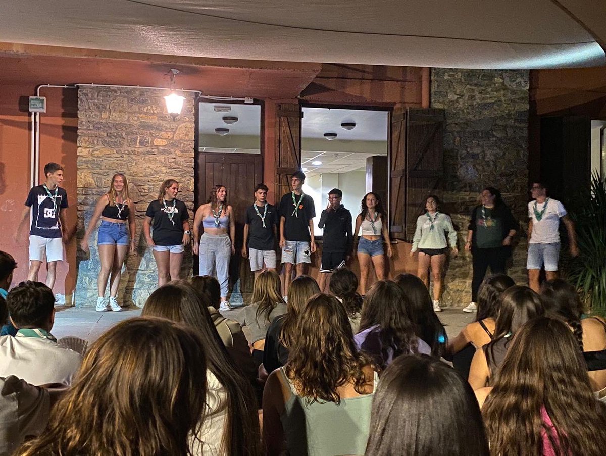 colborreda's tweet photo. 🎼🎹 33è Festival de la cançó des del Pallars Sobirà. Bona feina, Camells! 🙌🏼

#Camells22 #PallarsSobirà #ColBorredà #estiu https://t.co/kgj0DoCAOV