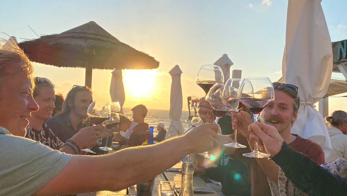 PuraVidaLodge's tweet photo. Cheers to the good life. Pura Vida #puravidalodge #surfcamp #surfandyoga #mimizanplage #surf #surfing #ocean #surflandes #freedom #mimizan #mimizansurf #mimizantourisme #landes #leslandes #surfergirl #surferlife #sunsetsurfing #surftraveling #holiday #vacation #vakantie #cheers https://t.co/f8VDe9UCQj