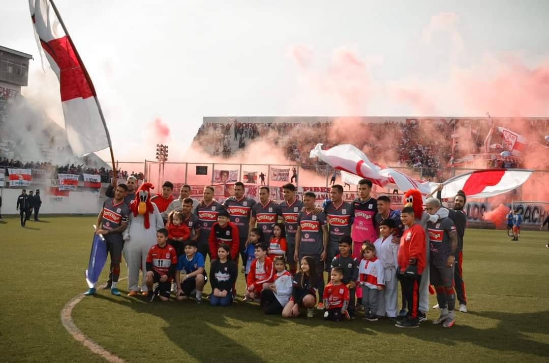 juntoalgallo's tweet photo. Final del partido...ganooooo MOROOOOONNNNNN!!!!!...

Morón 1 - 0 Dep. Maipú...

⚽ Gonzalo Salega
 
vamosss Moron carajoooooo!!!!!!.. ⚪🔴⚪

#depmoron #moron #clubdeportivomoron #somoseloeste #juntoalgallo #ilusionintacta #PrimeraNacional #cdm #moronmoron #VamosGallo #Fecha30 🐔 https://t.co/DEARvlhYqI