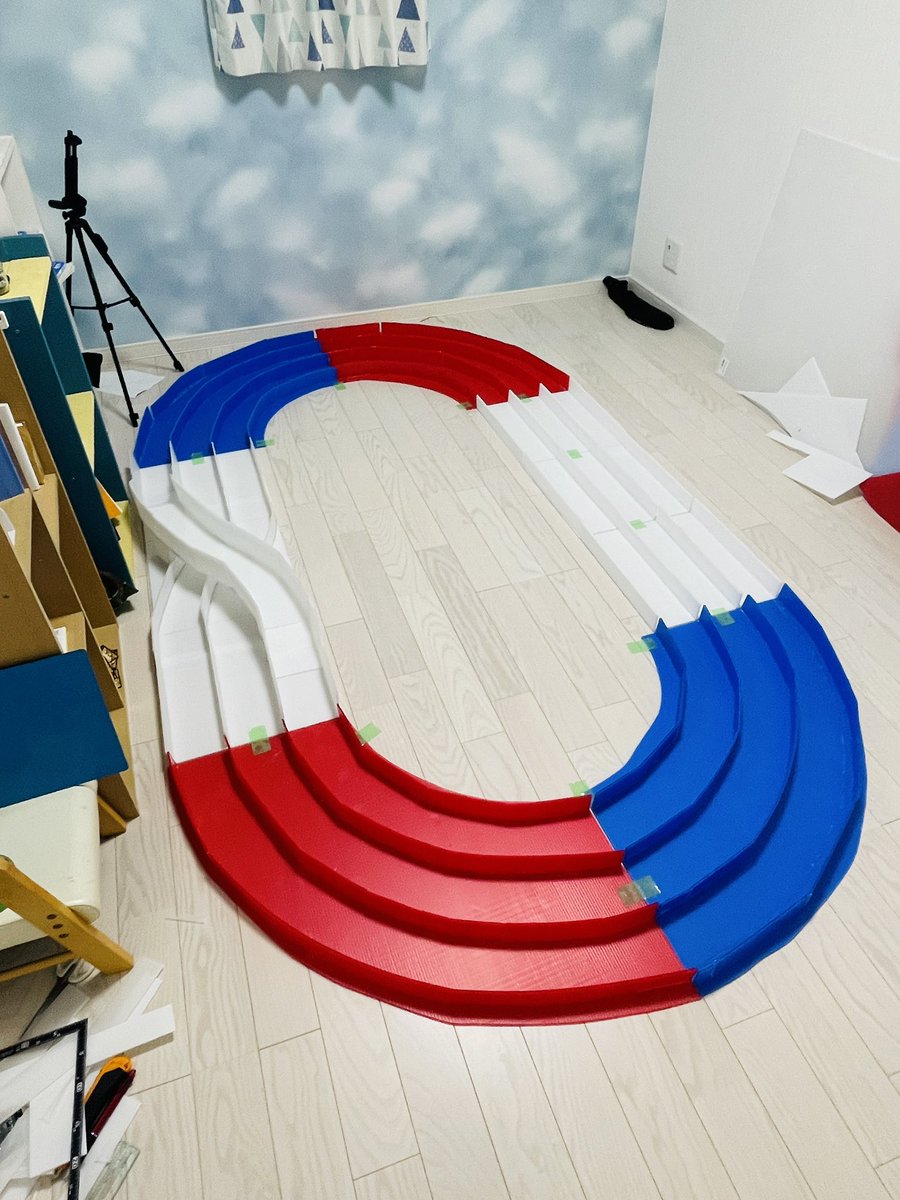 miniyonku_com's tweet photo. ついに自作コース完成。
荒々しいけど、走らせながら修正していこう。
#ミニ四駆
#自作コース https://t.co/fOQlIo19WL