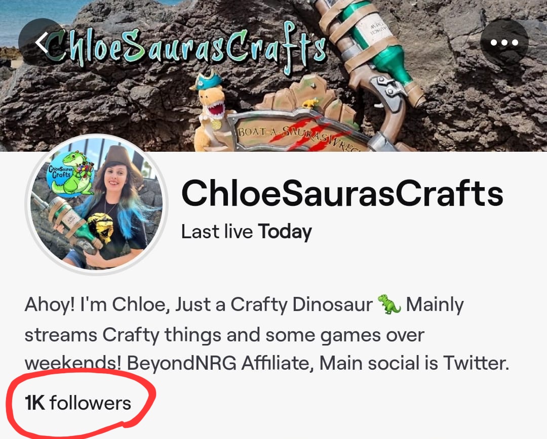ChloeSaurasCrafts tweet media