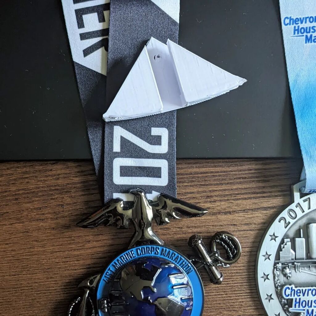 jigness's tweet photo. Prototype race "mettle" mounts. Months of training deserves more than a thumbtack.

#3dprinting #runhappy https://t.co/32L2lTXZ3o https://t.co/KJ3fKgd89u