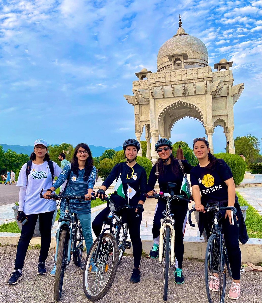 manahil__'s tweet photo. Independence Day Cycle Rally🚲

🛣: Beverly Centre -> F9 Park Gate 2

Event by: @RightToPlayPak 

#cycling #rally #islamabad #righttoplaypakistan #outdoors #pakistan #bike #gear #independenceday #nike #addidas #womensupportingwomen #womenempowerment #womansports https://t.co/WLCazVmcIz