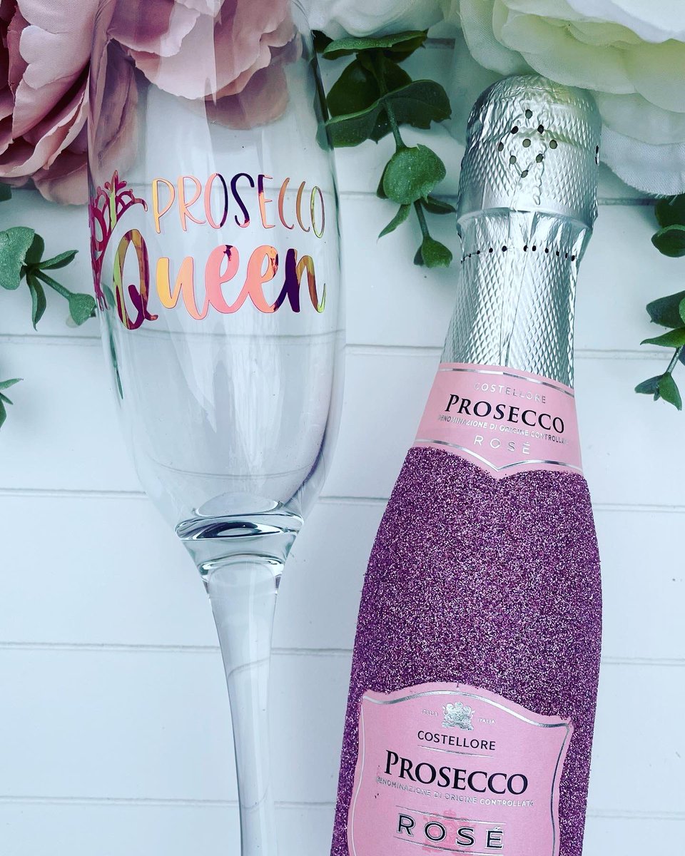 seven_glitters's tweet photo. I also specialise in Glitter Bottles 🥰 My most popular items and always a firm favourite for gifts. #sevendropsofglitter #personalisedgifts #BTS_Dynamite #GroovyMono𓃵 #gift #prosecco #AlchemyOfSouls https://t.co/Y63cqlLfP5