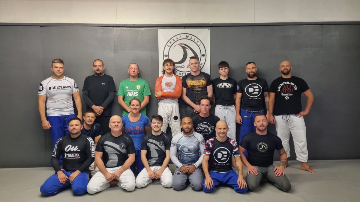 zaegerjones's tweet photo. Great seminar at my club @ekbjjwales yesterday.Thanks to Dan Embrey of @CRAcademyBJJ Cardiff for blowing our minds! Looking forward to the next one 🔥 #JiuJitsu #bjj #seminar #bjjseminar #ukbjj #BJJTwitter https://t.co/mthAyXULcT