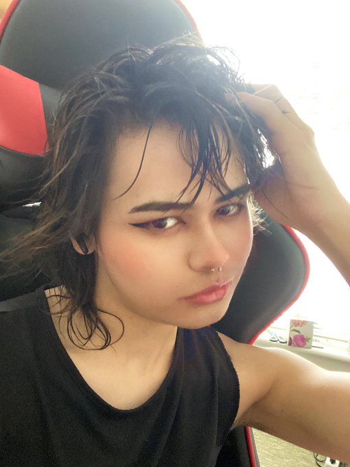 I used to be really insecure, but after downloading twitter and seeing how much support I'm getting,<a href="/tag/femboy"class="tags"><span>#femboy</span></a>