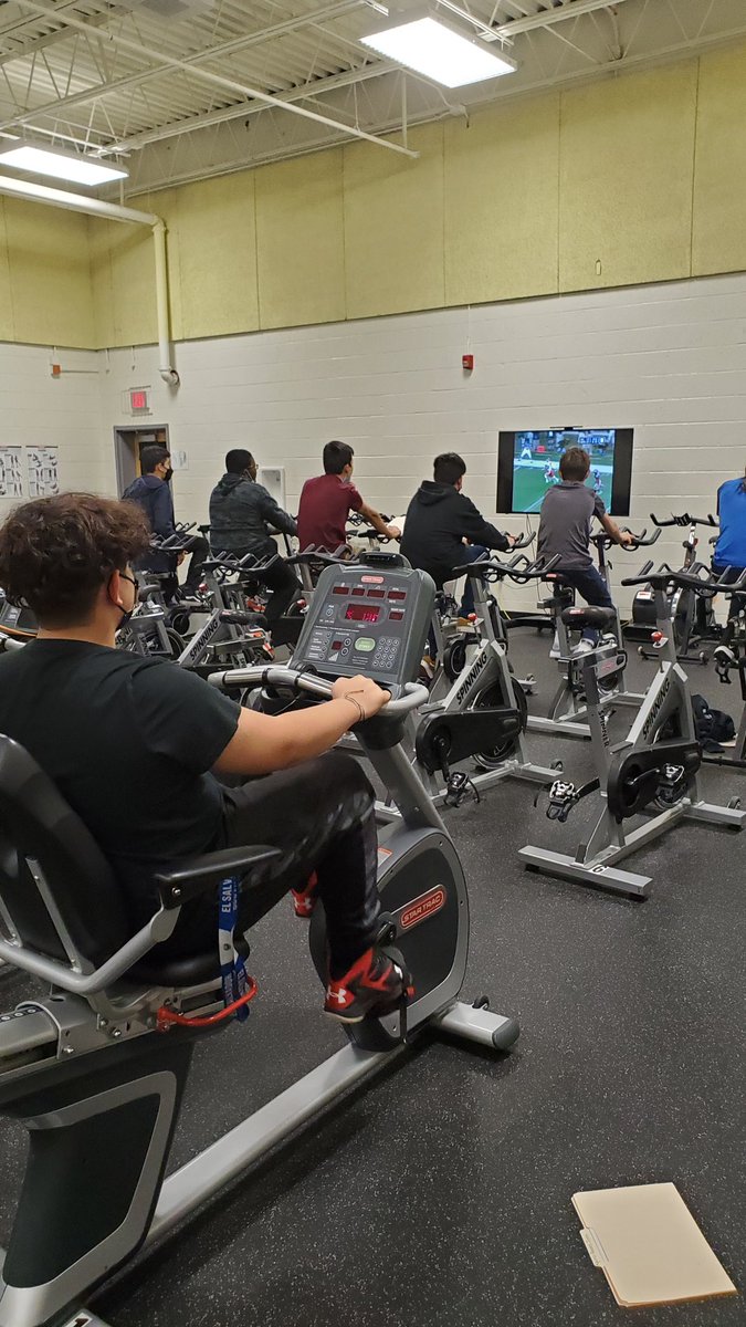 Sandburg_HPE's tweet photo. Hey #SandburgPanthers!!! Hope you're ready! 😎 Tomorrow (8/22) is the day! Who is ready to create some new Health &amp; PE memories for the 2022-23 school year?! 🖐🏽 See you tomorrow @Sandburg_MS 🙂🐾💯
#PantherPride 
#LetsGoPanthers 👏🏽
#BeWellBeGreat ✅️ https://t.co/HTFIt5HvUb
