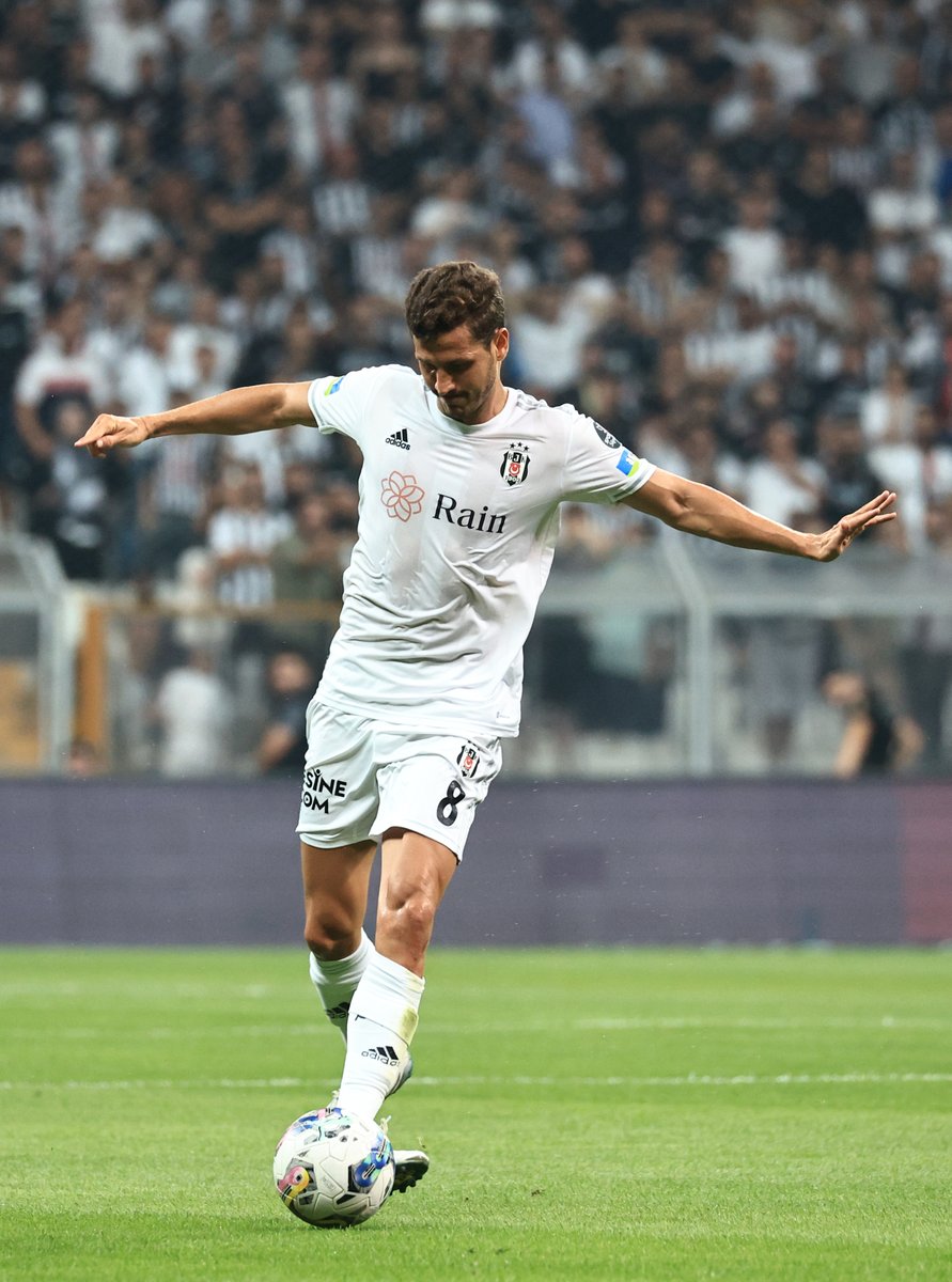 Besiktas's tweet photo. 💨🦅 @salihucan48 https://t.co/fsSWDhqehu