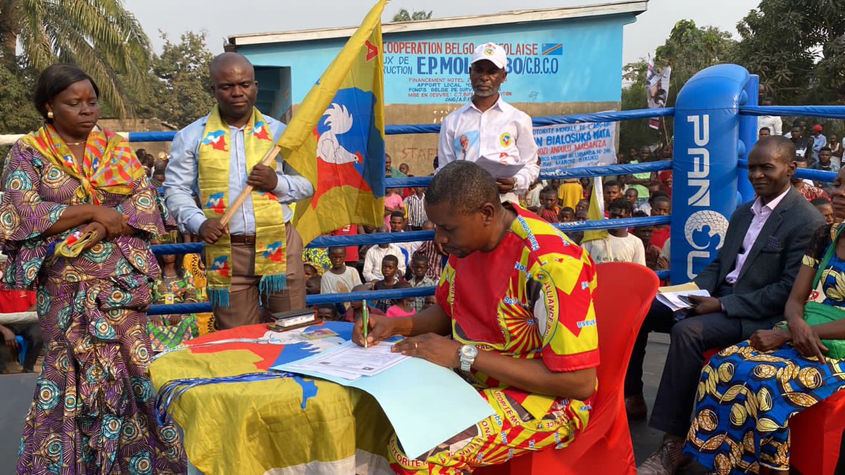 ClaudeMesa's tweet photo. Un gros poisson dans les filets de l'Alliance pour la Bonne Gouvernance, ABG, de @Jonathan Bialosuka. Il s'agit du Pasteur Bozi Andulu Mabanza qui vient d'adhérer ce samedi 20 août 2022 avec sa base du quartier Kikimi dans la commune de Kimbanseke. Objectif 2023! https://t.co/N2ipcAw6oP