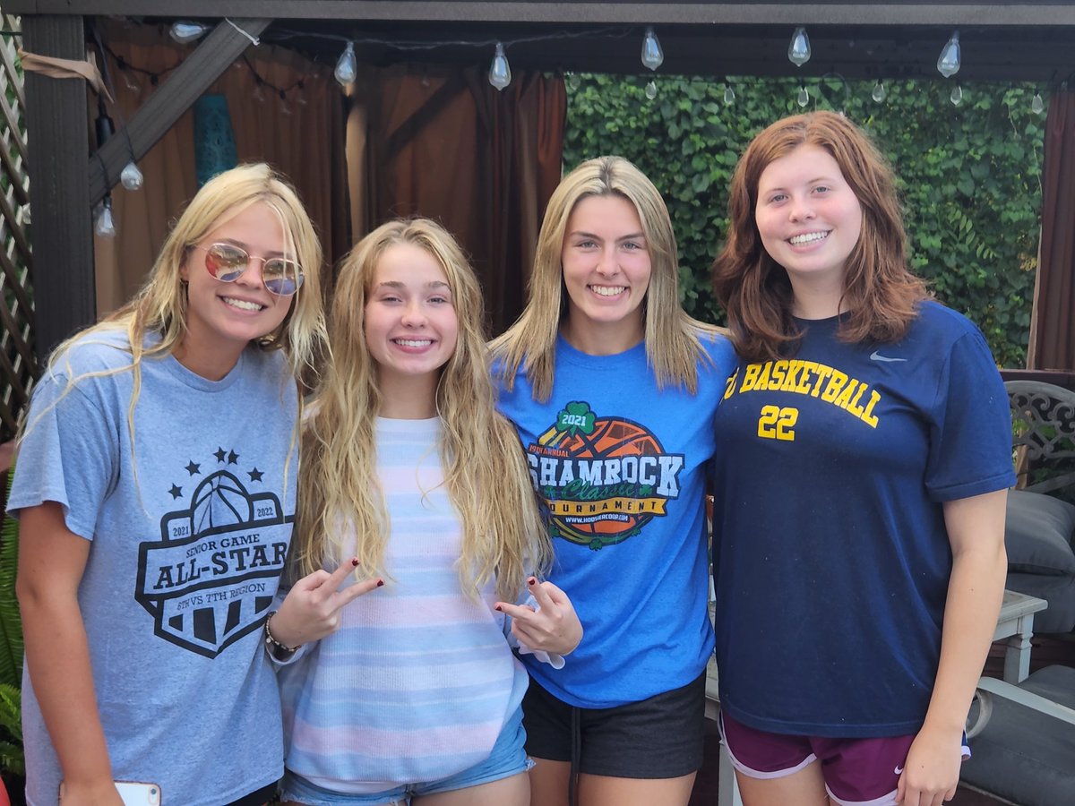 IUSWBB's tweet photo. The IUS women's basketball team celebrated the start of the new school year today! We also welcomed our four new freshmen. https://t.co/c7AtthMBXO