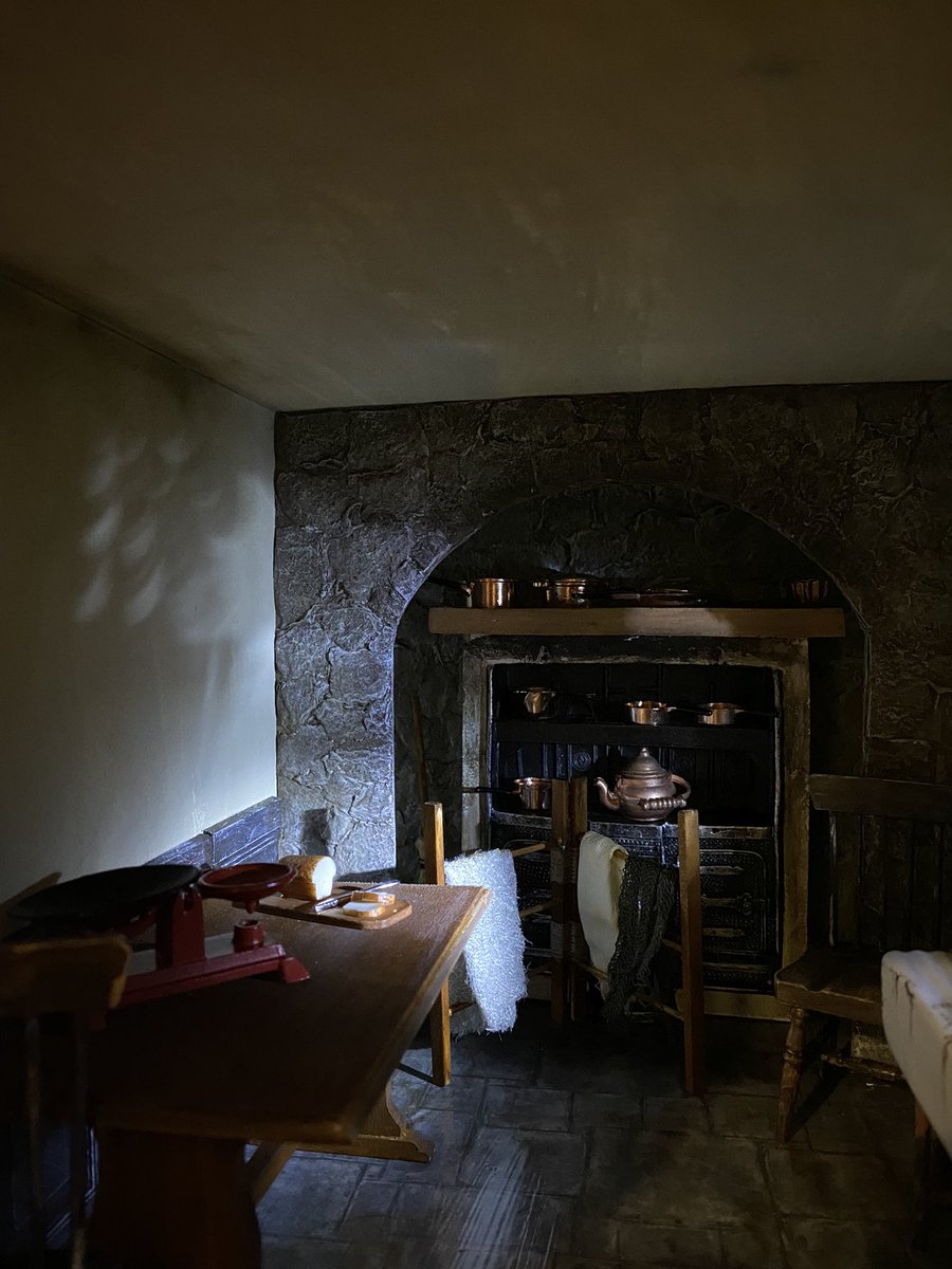 SarahRu64205233's tweet photo. Midnight in the dolls house #dollshouse #miniatures #haunted #MortiferHouse #almostreal https://t.co/dSJZCTt7gU
