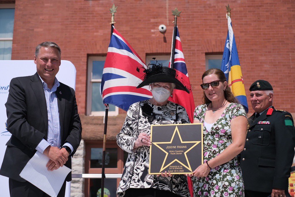 LizDowdeswell's tweet image. I was delighted to join @Danmathieson and wonderful residents of Stratford yesterday afternoon to celebrate Her Majesty’s #PlatinumJubilee. A pleasure to recognize world champion figure skater @Jodeyne with the City’s Bronze Star. There is so much to celebrate in @StratfordON!