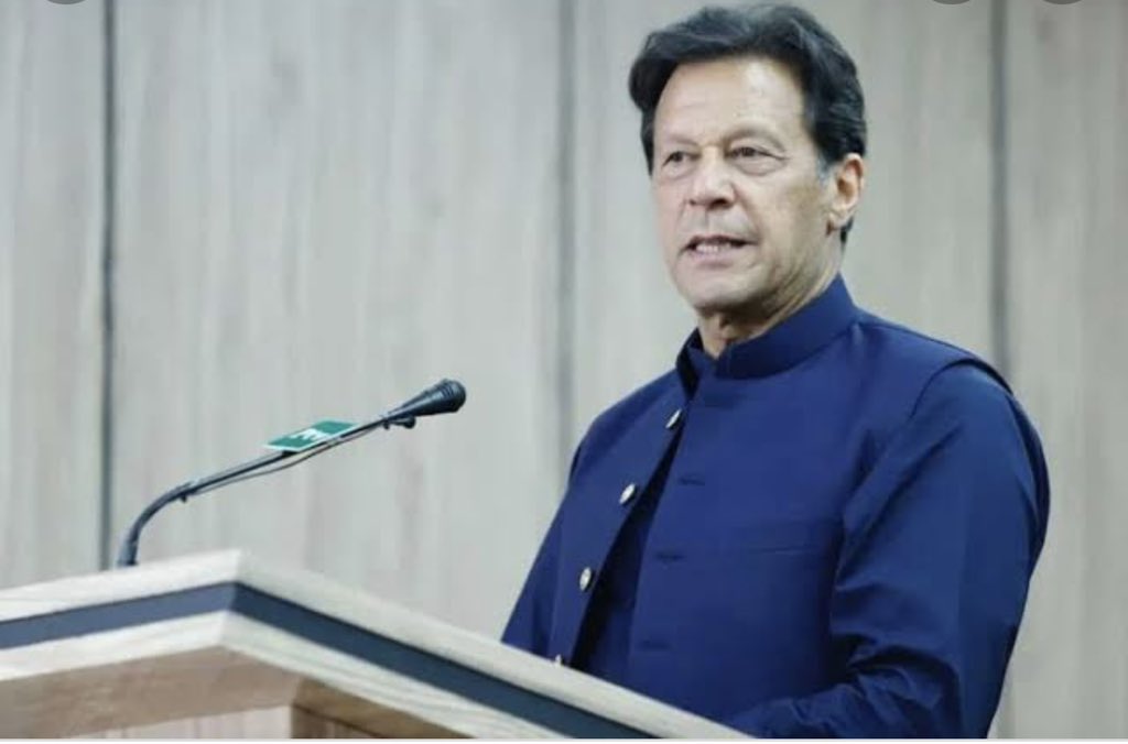 Moazbadar's tweet photo. Either you surrender or you fight for your freedom till death. What will I do? I ask myself this question. And my belief is LA ILLAH IL’ALLAH. There is no God but One. We will fight.’ - Imran Khan 💙
#عمران_خان_ہماری_ریڈ_لائن❤️ https://t.co/VNbQ6tYoac