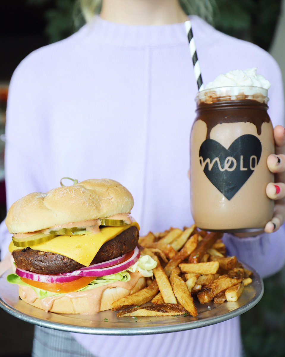 Make it a MoLo night! Vegan burgers and shakes from scratch🍦🍔